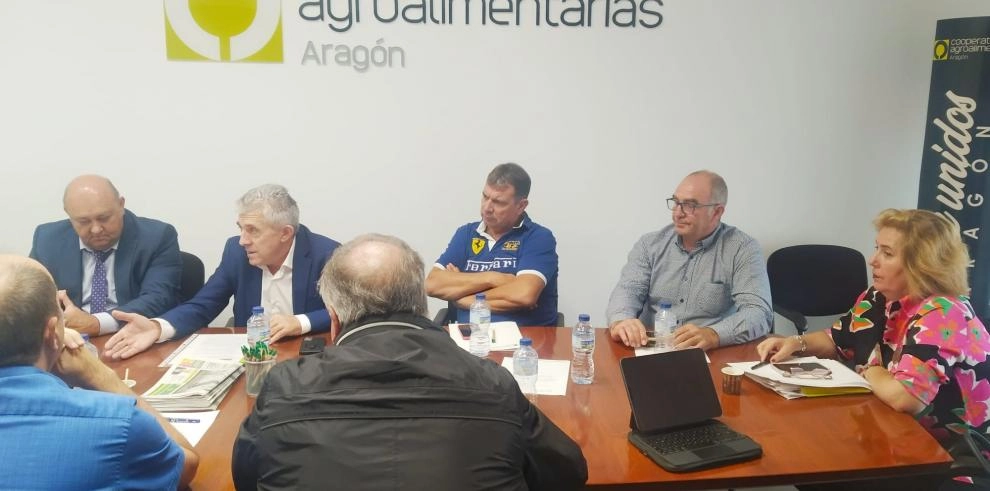Imagen del artículo Las Cooperativas Agroalimentarias de Aragón muestran su apoyo y líneas de trabajo al Consejero de Agricultura