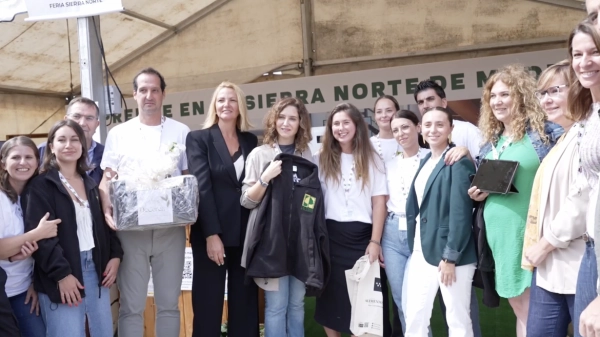 Imagen del artículo Díaz Ayuso apoya en Venturada la Feria de la Sierra Norte, con artesanos y emprendedores de 42 pequeños municipios de región