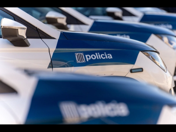 Imagen del artículo Els Mossos d'Esquadra detenen un home per robar en quatre establiments comercials de Barcelona fent servir un ganivet de grans dimensions