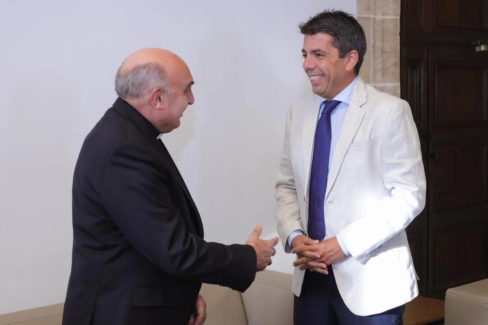 Imagen del artículo El president de la Generalitat, Carlos Mazón, recibe en audiencia al arzobispo de Valencia, Enrique Benavent