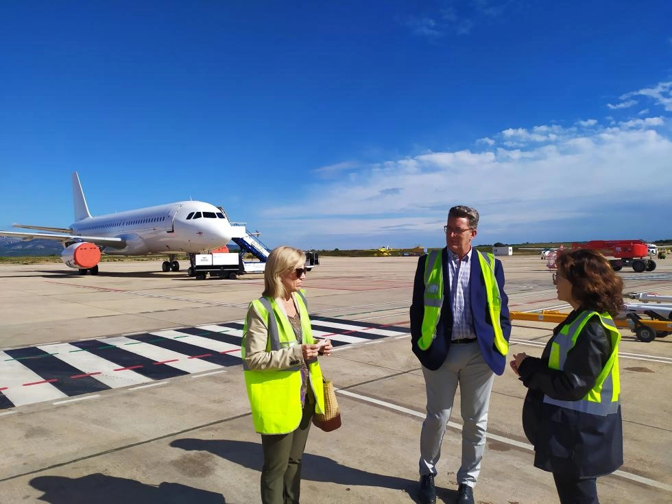 Imagen del artículo El aeropuerto de Castellón acoge una operativa chárter para el desplazamiento de representantes del sector cerámico a la feria Cersaie de Bolonia