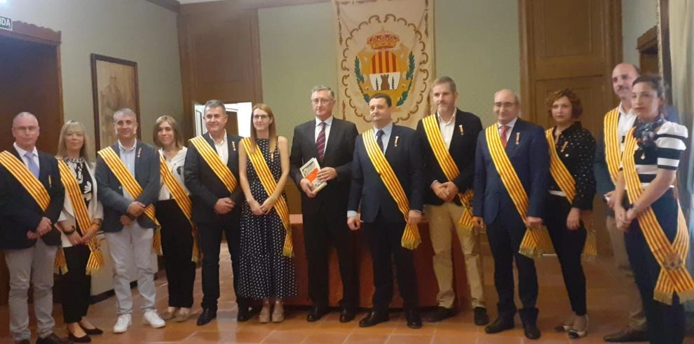 Imagen del artículo Blasco anuncia que Alcañiz acogerá este año la entrega de las máximas distinciones turísticas en Aragón