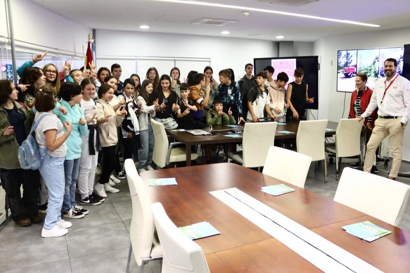 Imagen del artículo Una treintena de estudiantes de secundaria del municipio raiano de As Neves conocen el CIAE-112 Galicia