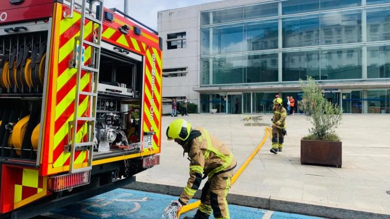Image 2 of article Un simulacro de incendio obligó a evacuar esta mañana el edificio administrativo de la Xunta