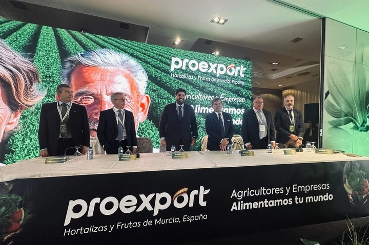 Imagen del artículo López Miras subraya que la agricultura regional se ha tecnificado y ha conseguido estándares de calidad únicos en el mundo