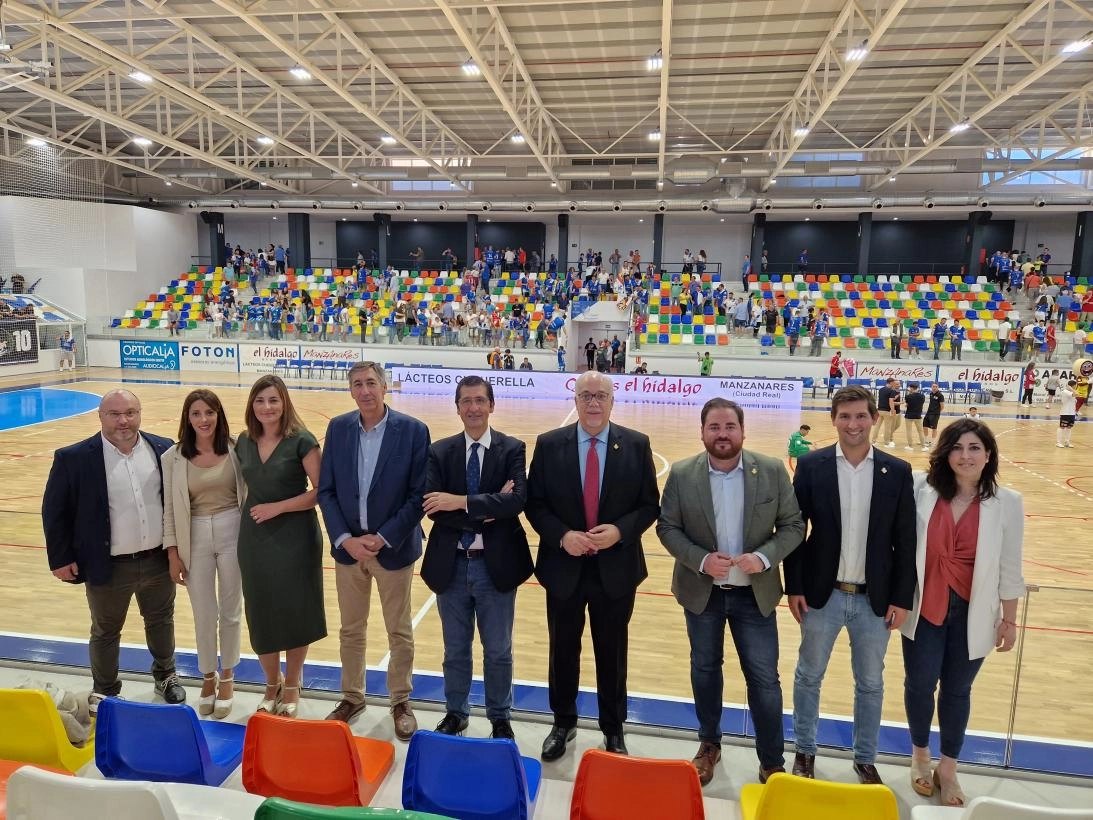 Image 0 of article El Gobierno de Castilla-La Mancha apoya al Manzanares F.S. en su primer partido en el nuevo pabellón 'Manzanares Arena'