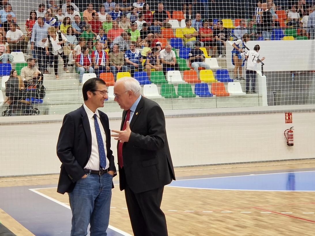 Image 1 of article El Gobierno de Castilla-La Mancha apoya al Manzanares F.S. en su primer partido en el nuevo pabellón 'Manzanares Arena'