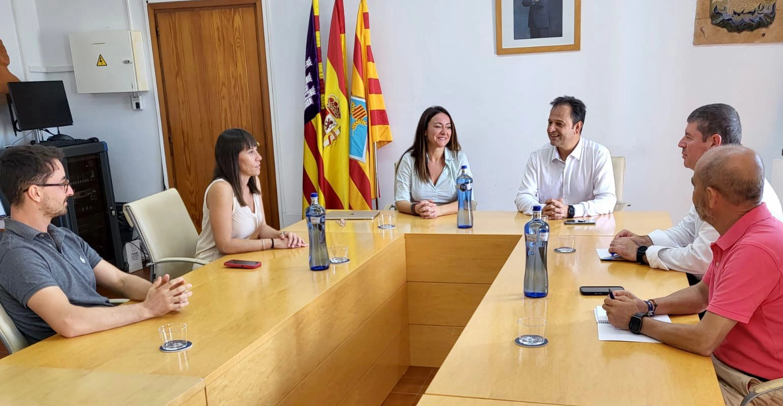 Imagen del artículo La consellera de Vivienda, Territorio y Movilidad, Marta Vidal, se reúne con el Consell Insular de Formentera  