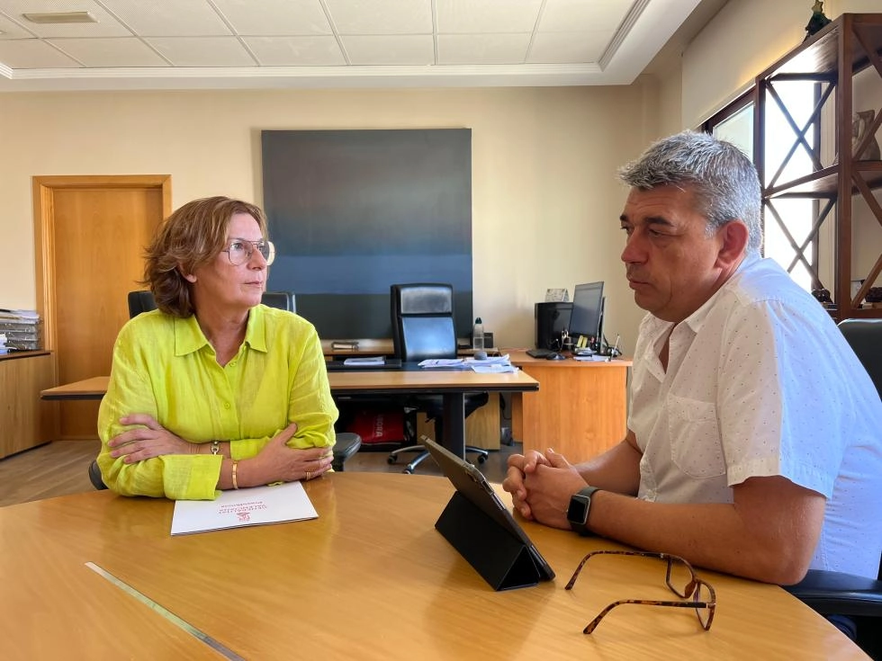 Imagen del artículo La delegada del Consell en Alicante se reúne con los alcaldes de San Fulgencio y Guardamar para abordar las necesidades de ambos municipios