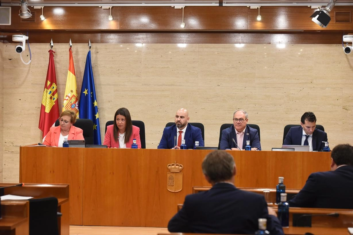 Image 0 of article El Gobierno de Castilla-La Mancha apostará por la innovación y las nuevas tecnologías para consolidar la atención a las personas y el nuevo modelo de cuidados