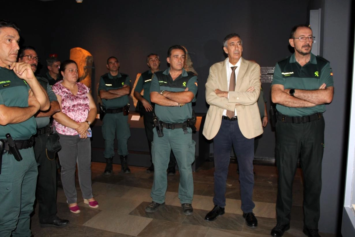 Image 1 of article El Gobierno regional agradece el trabajo del Seprona en la recuperación de piezas culturales que se exponen en 'Atémpora Ciudad Real'
