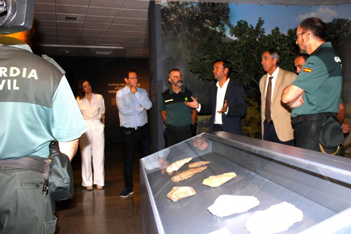 Image 2 of article El Gobierno regional agradece el trabajo del Seprona en la recuperación de piezas culturales que se exponen en 'Atémpora Ciudad Real'