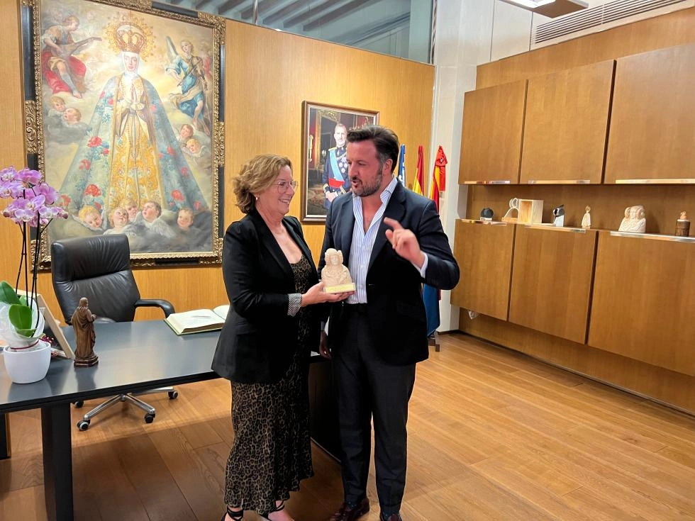 Imagen del artículo La delegada del Consell en Alicante, Agustina Esteve, se reúne con el alcalde de Elche para tratar las inversiones de la Generalitat en el municipio