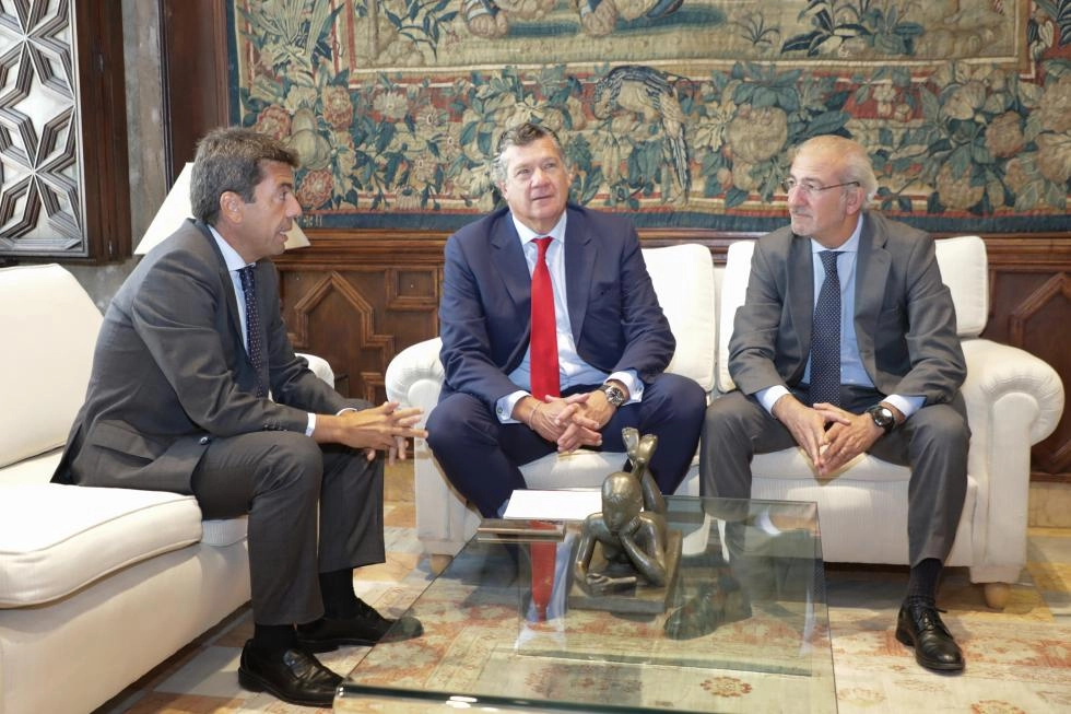 Image 1 of article Carlos Mazón mantiene un encuentro con el presidente de Stadler Valencia