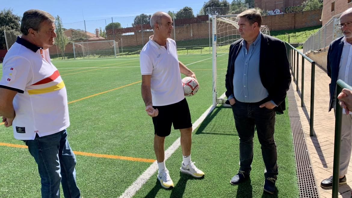 Imagen del artículo La Comunidad de Madrid instala un nuevo y tecnológico césped artificial en el campo de fútbol de Chapinería