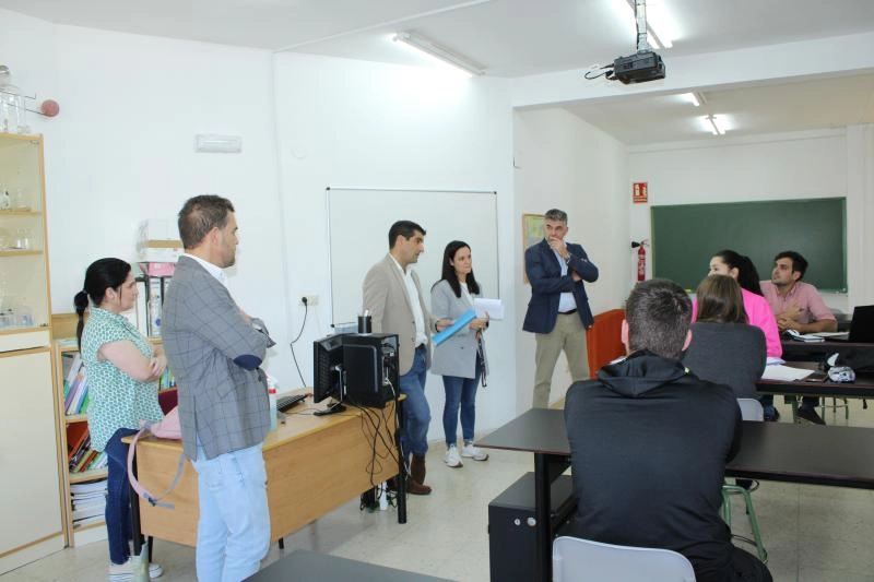 Image 4 of article El delegado territorial de la Xunta en Ourense visita el IES García Barbón, en Verín