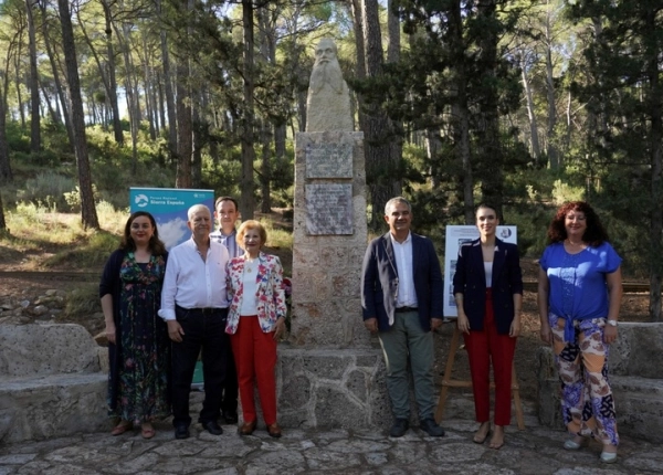 Imagen del artículo La Comunidad restaura el busto de Ricardo Codorníu del Parque Regional de Sierra Espuña con motivo del centenario de su fallecimiento