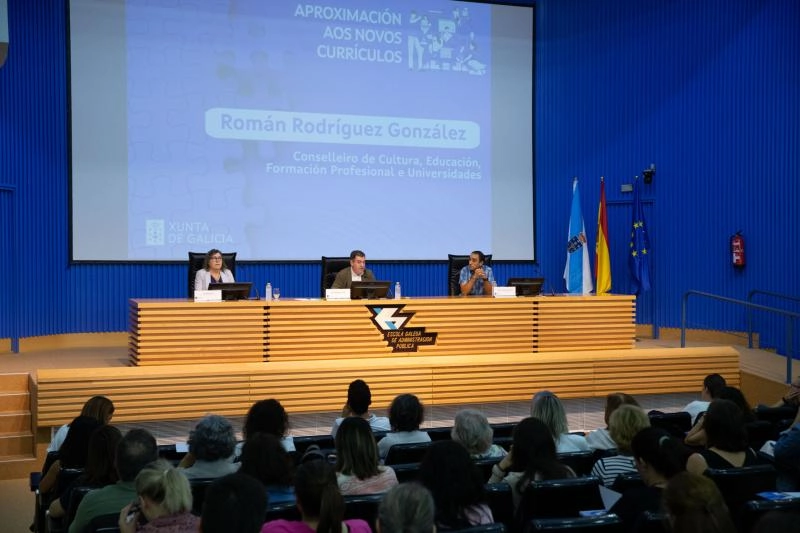 Image 2 of article Román Rodríguez confía en el diálogo con las organizaciones sindicales para llegar a un acuerdo de mejora educativa que beneficiará al conjunto del sistema