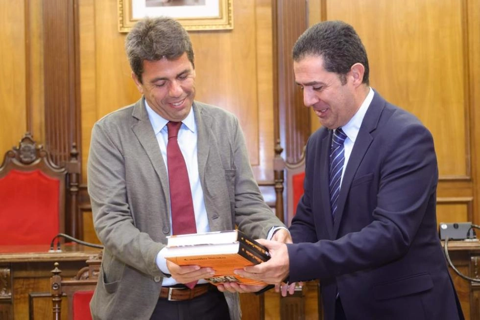 Image 0 of article Carlos Mazón ha mantenido una reunión con el alcalde de Alcoy