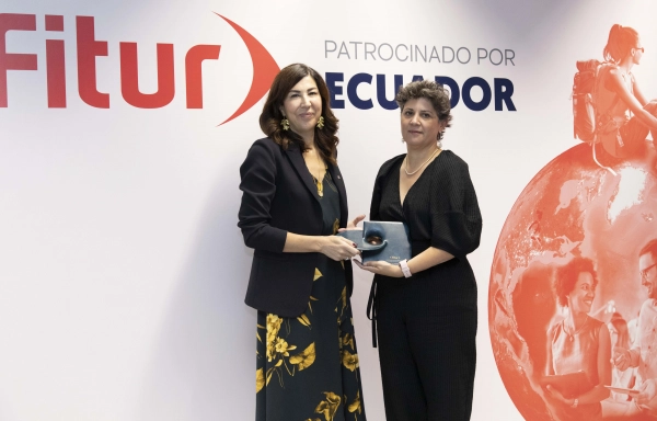 Imagen del artículo El Gobierno de La Rioja recoge el premio al Mejor estand de Fitur 2023 en la categoría de Comunidades Autónomas e Instituciones