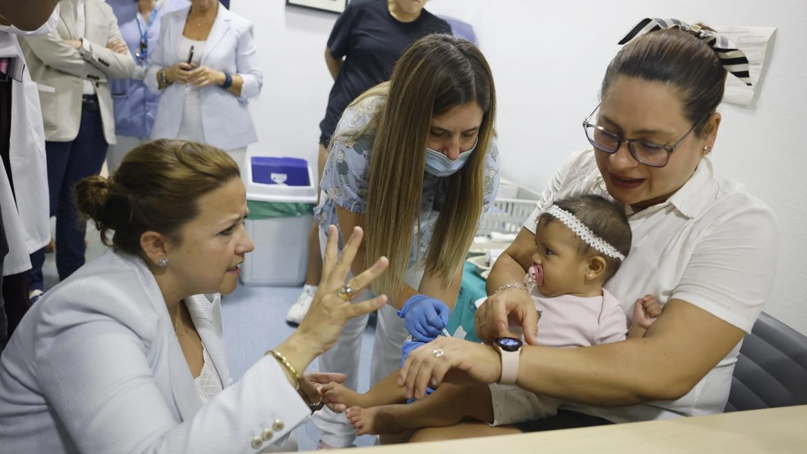 Imagen del artículo La Comunidad de Madrid comienza la vacunación de 50.000 bebés frente al virus de la bronquiolitis
