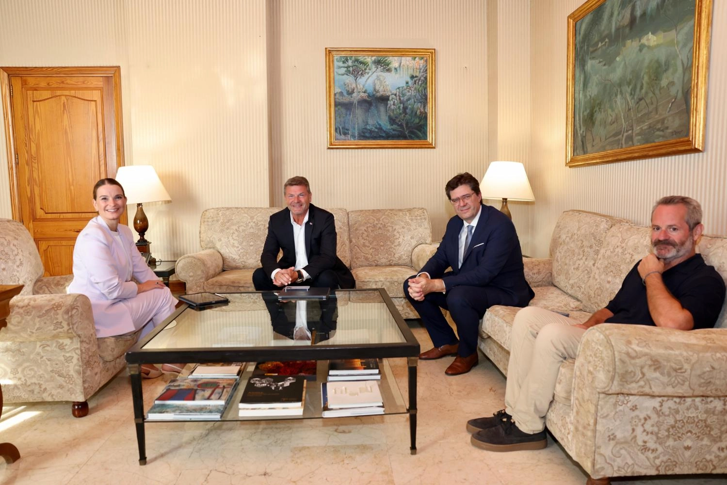 Imagen del artículo Imágenes de la audiencia de la presidenta Margalida Prohens con el presidente del Consejo de Administración de Eurowings