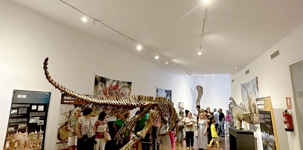 Imagen del artículo La Fundación Dinópolis exhibe una muestra de dinosaurios gigantes en Jaén