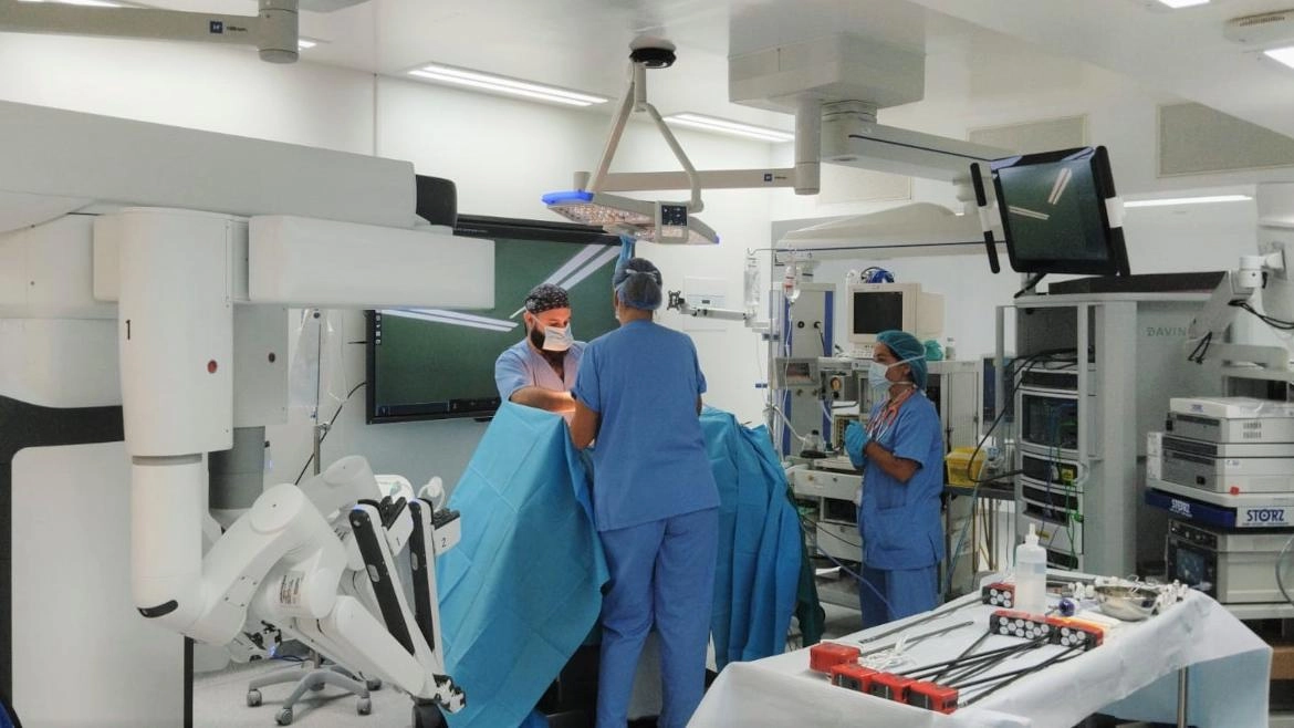 Imagen del artículo El Hospital Clínico San Carlos, referente en innovación sanitaria, tecnología y formación en cirugía robótica