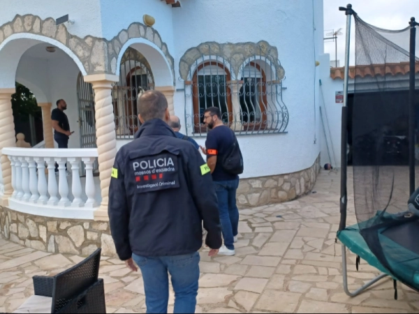 Imagen del artículo Els Mossos d'Esquadra i la Policia de Lyon detenen a Tarragona un home que es lucrava amb el tràfic d'éssers humans per explotar-los laboralment a França