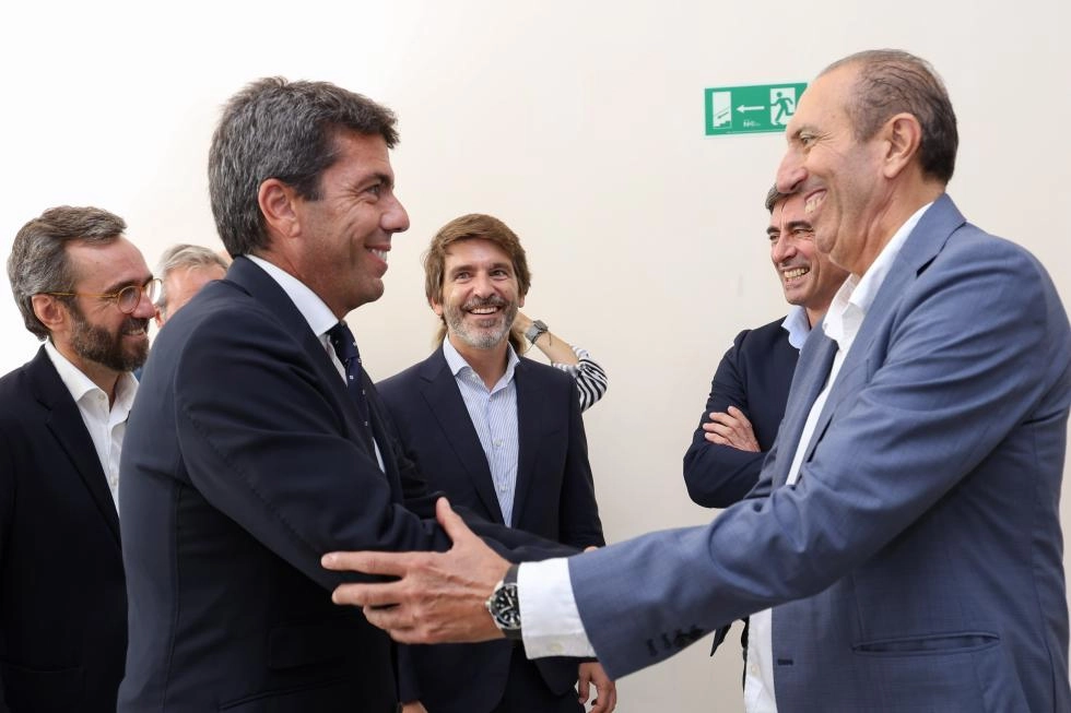 Image 2 of article Carlos Mazón reivindica la necesaria ampliación del Puerto de Valencia para el futuro económico y social de la Comunitat Valenciana y de España