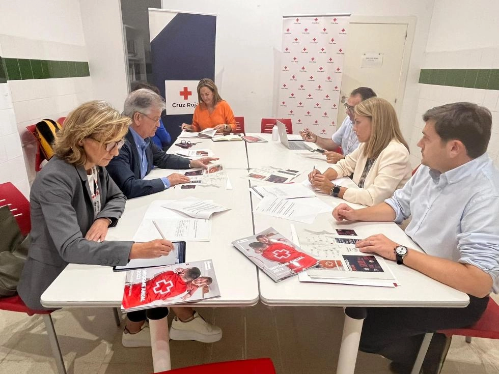 Imagen del artículo Susana Camarero mantiene una reunión con Cruz Roja para abordar las colaboraciones en marcha y estudiar nuevos cauces de cooperación