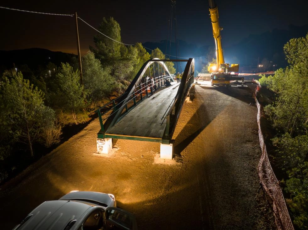 Imagen del artículo La Conselleria de Medio Ambiente instala la nueva pasarela sobre la CV-329 para dar continuidad a la Vía Verde de Ojos Negros
