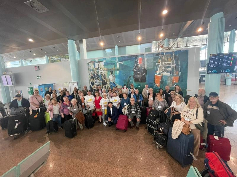 Image 0 of article Miranda da la bienvenida a su tierra a los gallegos mayores del exterior que hoy llegaron a los aeropuertos gallegos para participar en el programa de la Xunta Reencuentros con Galicia