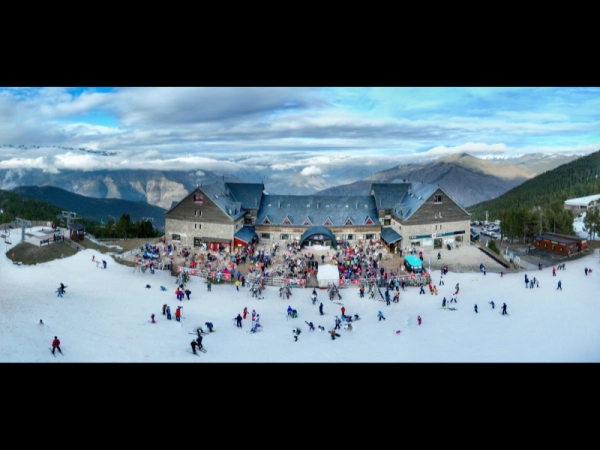 Imagen del artículo ATENCIÓ, AQUESTA NOTA SUBTITUEIX L'ANTERIOR. Un total de 152.000 persones gaudeixen de la muntanya i de l'esquí a les estacions d'FGC durant les vacances de Nadal, Cap d'any i Reis