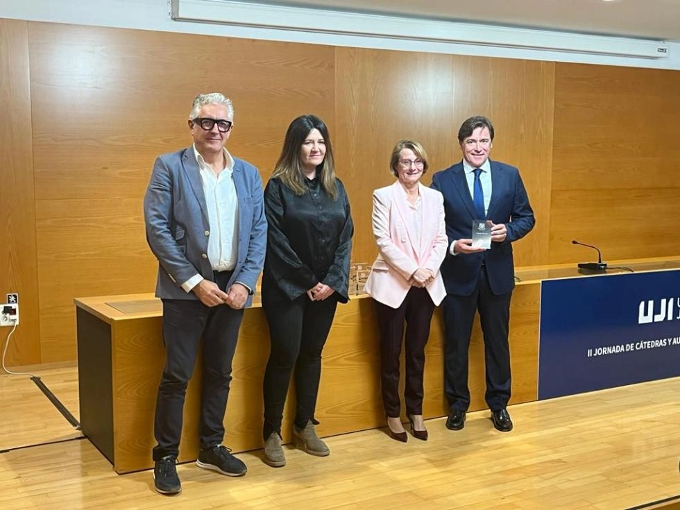 Imagen del artículo La Generalitat recibe un galardón de la Universitat Jaume I por la lucha contra la despoblación