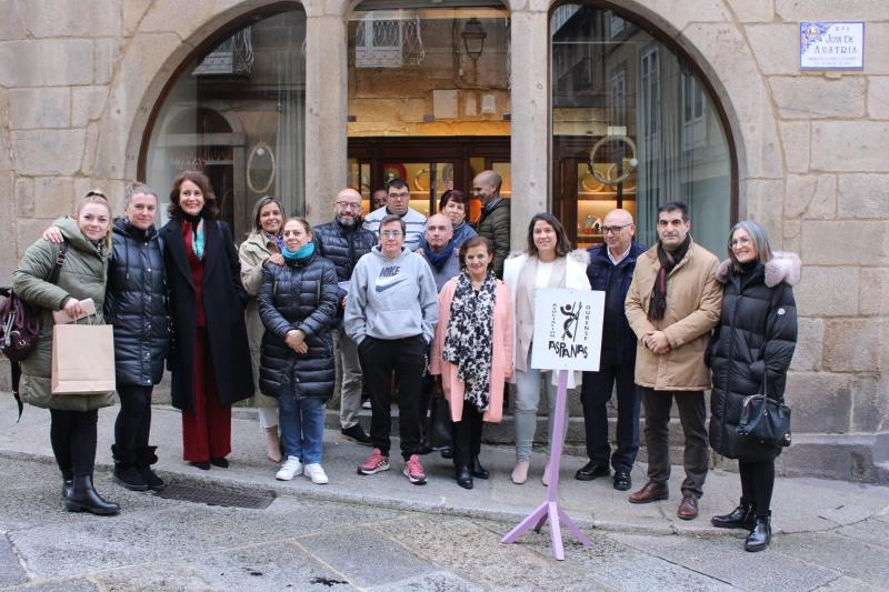 Imagen del artículo La Xunta destaca el compromiso social de Aspanas durante la visita a su Mercado de Navidad en Ourense