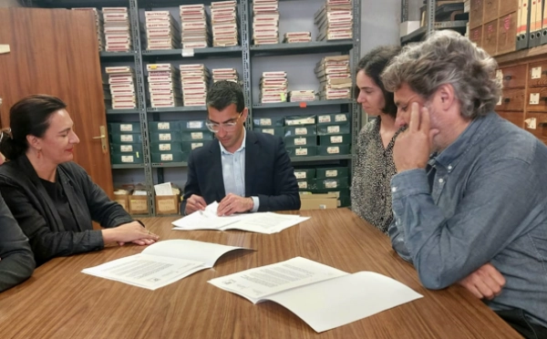 Imagen del artículo El Govern y Casa Planas firman un protocolo para catalogar, conservar y digitalizar el Archivo Fotográfico de Josep Planas