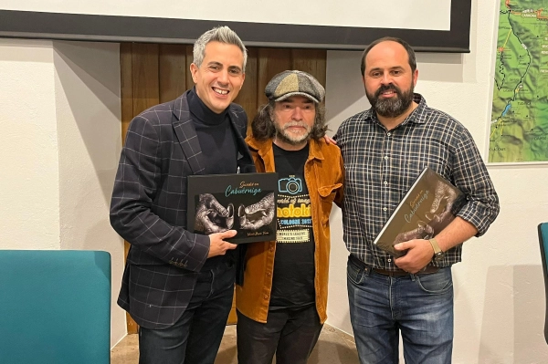 Imagen del artículo Zuloaga asiste a la presentación del libro 'Sucedió en Cabuérniga' de Vicente Ansola