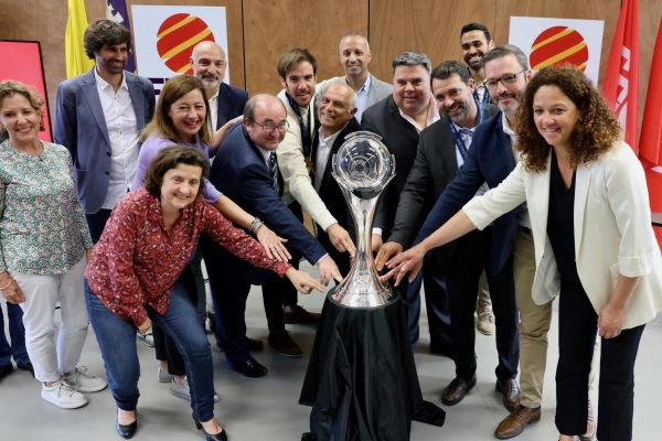 Imagen del artículo Imágenes de la presidenta Armengol y el ministro Iceta con el Mallorca Palma Futsal