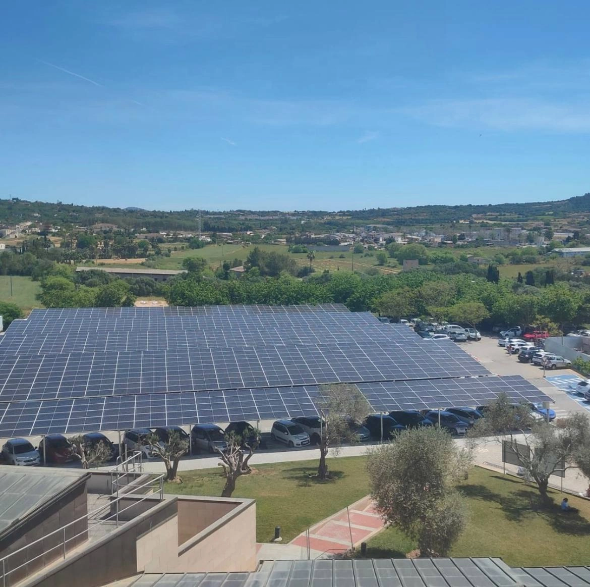 Imagen del artículo Se inicia el funcionamiento en pruebas de la instalación de placas solares en el aparcamiento del Hospital de Manacor, que ahorrará más de 146.000 euros en la factura de la luz