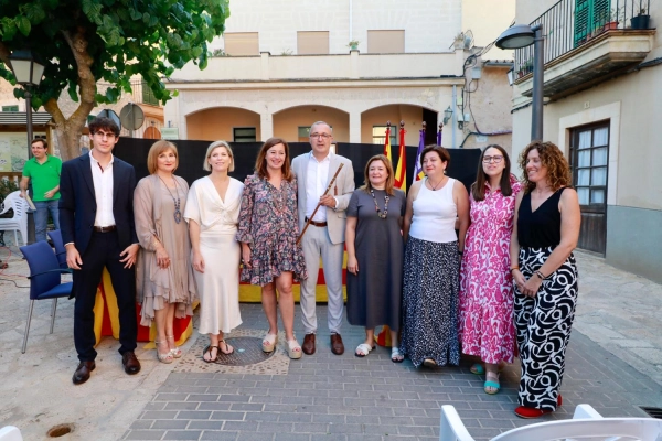 Imagen del artículo Imágenes de Francina Armengol en la toma de posesión del nuevo alcalde de Santa Eugènia, Pep Lluís Urraca