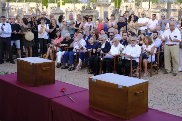 Imagen del artículo El Govern rinde homenaje a los hermanos Miquel y Joan Monserrat Parets y entrega sus restos a sus familiares