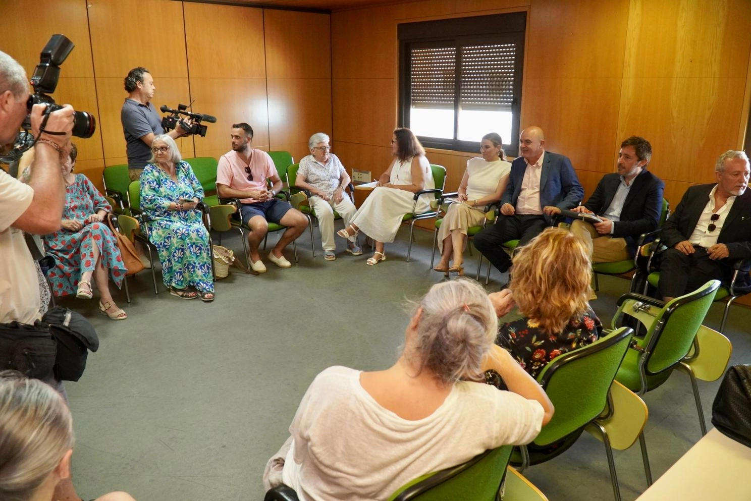 Imagen del artículo Marga Prohens informa a los pacientes de Eivissa y Formentera de que se declararán de difícil cobertura las plazas de oncología de Can Misses