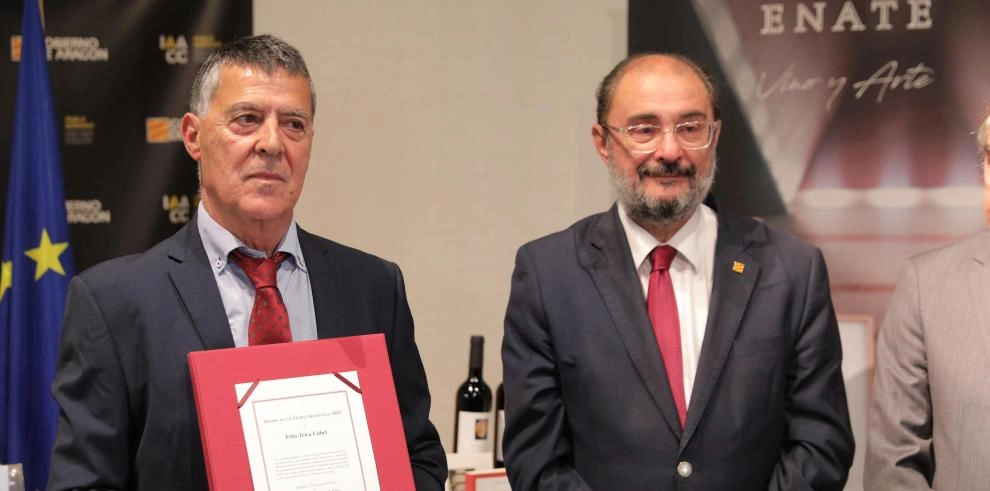 Imagen del artículo Lambán entrega el Premio de las Letras Aragonesas 2022 a Félix Teira, un hombre de verdad, inteligentísimo y sensible en extremo