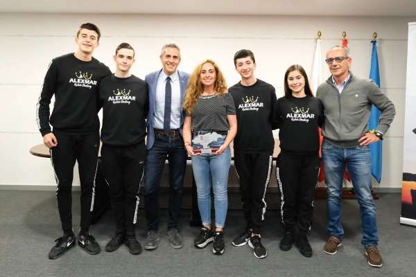 Imagen del artículo Zuloaga felicita a los patinadores del Alexmar por su triunfo en el Campeonato de Europa junior cuarteto show