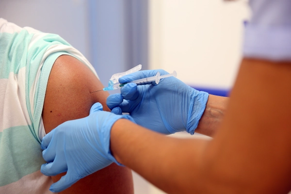 Imagen del artículo La campaña de vacunación frente a virus respiratorios cierra con el 62,36% de la población mayor de 65 años inmunizada frente a la gripe