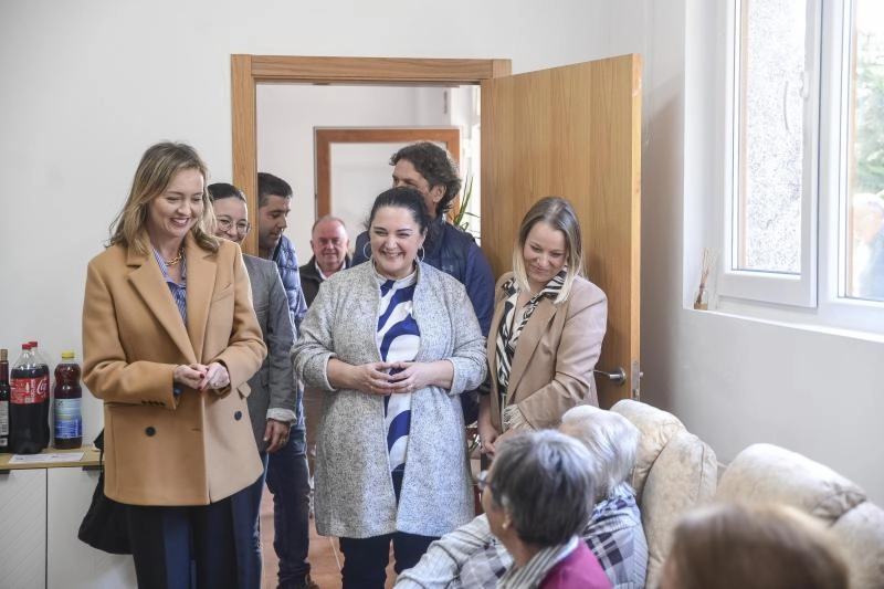 Image 0 of article Fabiola García visita las dos casas del mayor de Cariño