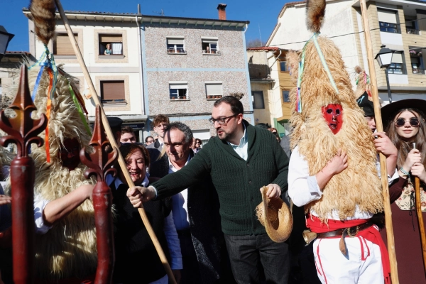 Image 3 of article Barbón: El 'Domingu de sidros y comedies' representa el asturianismo y la cultura que siempre reivindico, que hay que proteger y cultivar