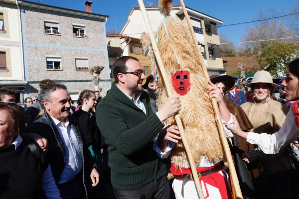 Image 4 of article Barbón: El 'Domingu de sidros y comedies' representa el asturianismo y la cultura que siempre reivindico, que hay que proteger y cultivar