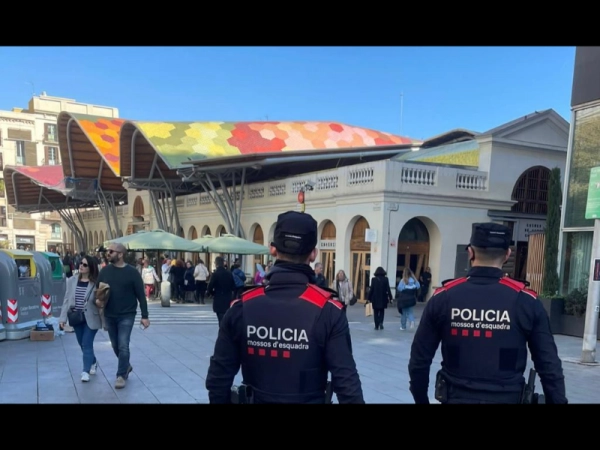 Imagen del artículo Els Mossos d'Esquadra desarticulen a Barcelona un grup criminal especialitzat en furts i robatoris violents integrat per deu persones amb un centenar d'antecedents des de 2022
